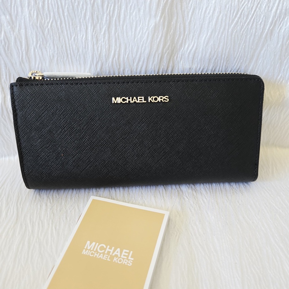 Michael Kors Jet Set Travel Large Saffiano Leather Quarter-Zip Wallet